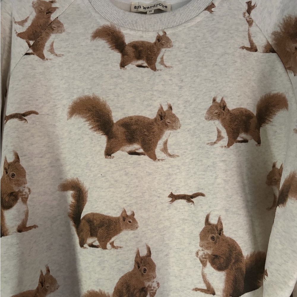 New without Tags SM Wardrobe Squirrel-Print Crewneck Sweatshirt Size XL 26” bust - Picture 2 of 5
